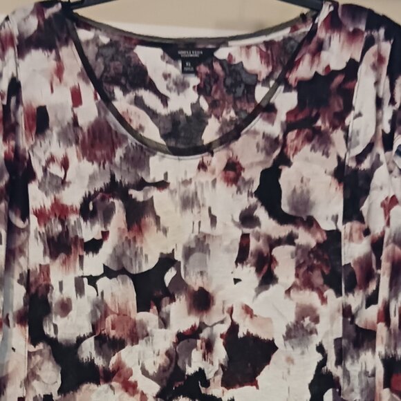 #150 3/$18 - Simply Vera Black/Red Short Sleeve Top Size XL - Picture 4 of 6